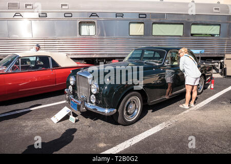 Naples, Floride, USA - Mars 23,2019 : bleu Rare 1962 Bentley S2 Continental Flying Spur à la 32e Assemblée annuelle du dépôt de Naples Salon de voitures à Naples, FL Banque D'Images