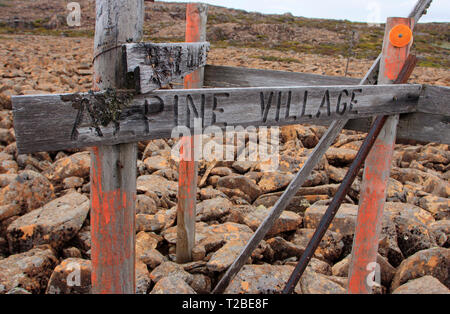 Inscrivez-vous pour le village alpin sur la petite marche de l'enfer et ski de piste à Ben Lomond National Park dans le nord de la Tasmanie. Banque D'Images