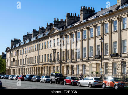 Une vue le long de la rue Great Pulteney à Sunshine, Bath, Angleterre Banque D'Images