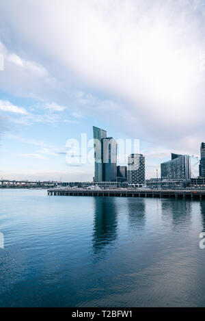 Cette photo a été prise depuis le ferry à Portarlington à Melbourne dirigée par Ferries Port Phillip. Il donne autre vue de les toits de Melbourne. Banque D'Images