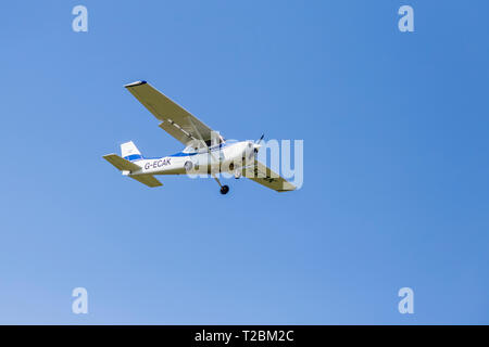 Cessna monomoteurs arrivant sur la terre à l'Aérodrome de Earls Colne Banque D'Images