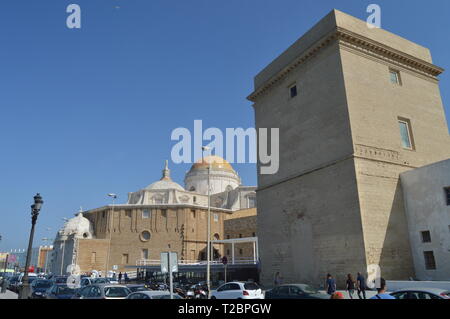 Magnifique Dôme de la Cathédrale de Cadix. La nature, l'architecture, l'histoire, la photographie de rue. Le 10 juillet 2014. Cadix, Espagne. Banque D'Images