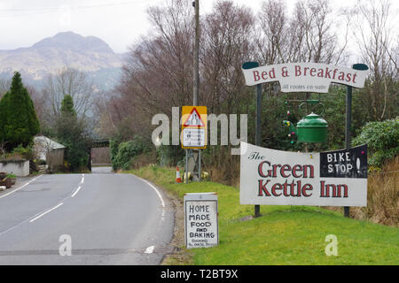 Le vert électrique Inn, B&B à Garelochhead, en Écosse. Banque D'Images