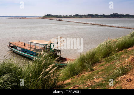 Cambodge, Kampong Cham, Kompong) (Koh Paen ; la main bambou pont reliant l'île de la rivière de Ko Pen Banque D'Images