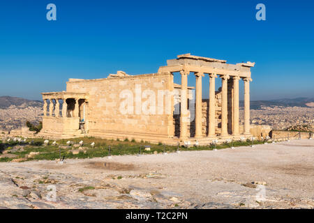 Erechtheion temple avec porche à caryatide sur l'Acropole à Athènes. Grèce Banque D'Images