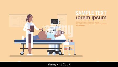 Femme enceinte visitant afican médecin américain faisant l'échographie foetus contrôle à l'écran numérique consultation gynécologique concept hôpital clinique Illustration de Vecteur