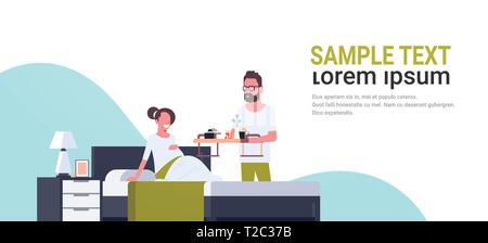 Mari portant plateau du petit déjeuner pour les femmes enceintes femme assis sur le lit l'homme servant de la nourriture de la famille heureux futurs parents amoureux copie espace horizontal Illustration de Vecteur