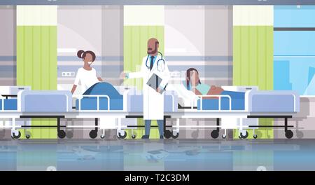 Médecin homme visiter et examiner les patients afro-américains les femmes enceintes se trouvant dans lit d'hôpital consultation médicale grossesse concept clinique moderne Illustration de Vecteur