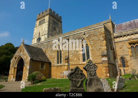 Earls Barton est un village et une paroisse civile dans le Northamptonshire, remarquable pour son église anglo-saxonne Banque D'Images