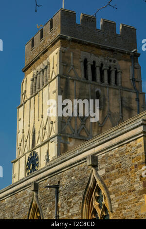 Earls Barton est un village et une paroisse civile dans le Northamptonshire, remarquable pour son église anglo-saxonne Banque D'Images