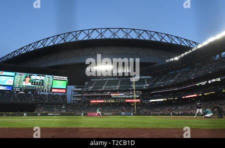 Mariners de Seattle le lanceur partant Yusei Kikuchi fournit un emplacement pour les Red Sox de Boston's Rafael Devers dans la deuxième manche au cours de la jeu de la Ligue Majeure de Baseball à T-Mobile Park à Seattle, Washington, United States, 29 mars 2019. Credit : AFLO/Alamy Live News Banque D'Images