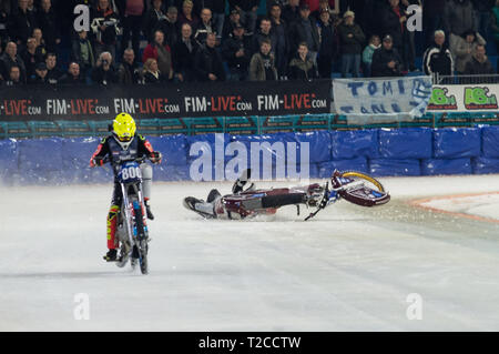 Heerenveen, aux Pays-Bas. Mar 31, 2019. HEERENVEEN, NLD 30 mars Ove Ledstrom tombe pendant la glace FIM Speedway Gladiators 5 Finale de Championnat du Monde à Patinoire Thialf, Heerenveen le dimanche 31 mars 2019. (Crédit : Ian Charles | MI News) Credit : MI News & Sport /Alamy Live News Banque D'Images