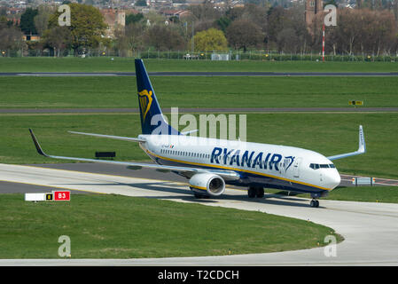 Ryanair est devenue la dernière compagnie aérienne à commencer ses opérations à partir de l'aéroport en expansion de l'Essex, avec des vols qui débuteront le 2 avril vers Alicante et Palma de Majorque (Espagne), Kosice (Slovaquie) et Dublin avec un certain nombre d'autres destinations à suivre plus tard en avril et septembre. Pour faciliter les premiers vols, deux Boeing 737 de Ryanair sont arrivés pour les liaisons du lendemain Banque D'Images