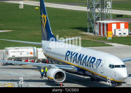 Ryanair est devenue la dernière compagnie aérienne à commencer ses opérations à partir de l'aéroport en expansion de l'Essex, avec des vols qui débuteront le 2 avril vers Alicante et Palma de Majorque (Espagne), Kosice (Slovaquie) et Dublin avec un certain nombre d'autres destinations à suivre plus tard en avril et septembre. Pour faciliter les premiers vols, deux Boeing 737 de Ryanair sont arrivés pour les liaisons du lendemain Banque D'Images