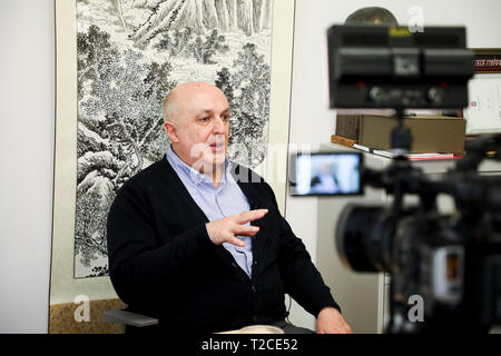 New York, USA. Mar 12, 2019. Xavier Bouvier, professeur à l'Ecole de Musique de Genève, prend la parole lors d'un entretien avec Xinhua au Bard College à Annandale-on-Hudson, New York, États-Unis, 12 mars 2019. Pour aller avec la fonction 'Pioneer : programme de musique chinois ouvre de nouvelles portes à de jeunes Américains'' futur crédit : Zou Guangping/Xinhua/Alamy Live News Banque D'Images