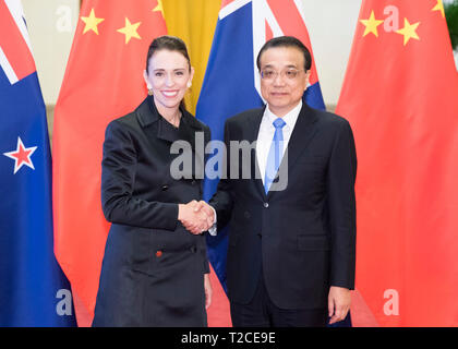 Beijing, Chine. 1er avril 2019. Le Premier ministre chinois Li Keqiang (R) s'entretient avec le Premier Ministre de la Nouvelle-Zélande à l'Ardern Jacinda Grand Hall du Peuple à Beijing, capitale de Chine, le 1er avril 2019. Credit : Huang Jingwen/Xinhua/Alamy Live News Banque D'Images