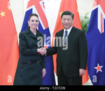 Beijing, Chine. 1er avril 2019. Le président chinois Xi Jinping (R) rencontre avec le Premier Ministre de la Nouvelle-Zélande à l'Ardern Jacinda Grand Hall du Peuple à Beijing, capitale de Chine, le 1er avril 2019. Credit : Rao Aimin/Xinhua/Alamy Live News Banque D'Images