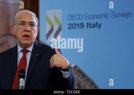 Rome, Italie. 01 avr, 2019. Secrétaire général de l'OCDE, Angel Gurria, Rome Le 1er avril 2019. Présentation du rapport de l'OCDE sur l'Italie en 2019. Le rapport dit après une légère reprise, l'économie italienne s'affaiblit. photo di Samantha Zucchi/Insidefoto insidefoto Crédit : srl/Alamy Live News Banque D'Images