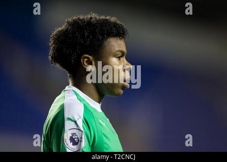 Reading, Berkshire, Royaume-Uni. 01 avr, 2019. Gardien Coniah Boyce-Clarke de lire U23 au cours de la Premier League Cup match international entre la lecture d'U23 et le Bayern de Munich II au stade Madejski, lecture, l'Angleterre le 1 avril 2019. Photo par Andy Rowland. Crédit : Andrew Rowland/Alamy Live News Banque D'Images