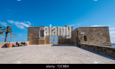 Bari, Pouilles, Italie - l'entrée de Fort Saint Antonio Abate (Fortino di Sant'Antonio). Situé sur le port de mer Augusto Imperatore Banque D'Images