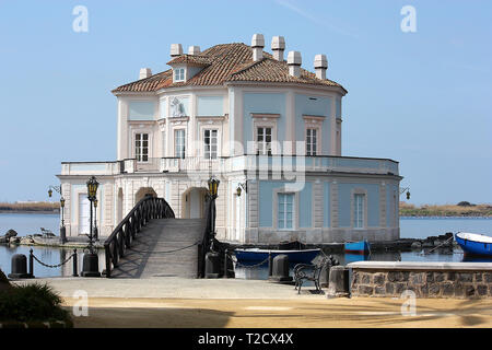 Chasse et pêche Borbonic Royal Lodge sur le lac Fusaro Banque D'Images