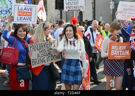 Londres, Royaume-Uni. 29 mars, 2019. Pro-Brexit manifestation en face du Parlement, le jour où le Royaume-Uni était censée être la sortie de l'UE. Banque D'Images