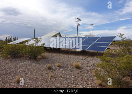 Le seul parc solaire dans le sud-ouest américain, générant un peu plus de 10Kw, à Otero Comté Nouveau Mexique Banque D'Images