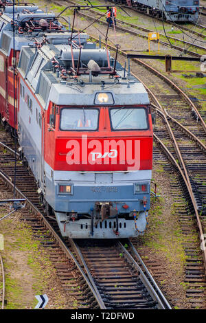 Va de la locomotive sur rails. Train russe. Les chemins de fer russes. Locomotive. Russie Le 7 août 2018 Banque D'Images