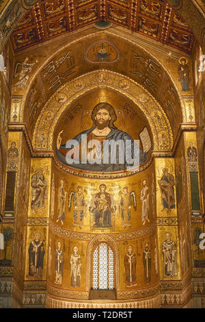 Monreale, Italie - Octobre 2018. Intérieur de la cathédrale de Monreale avec ses célèbres mosaïques byzantines golden et décors. Banque D'Images