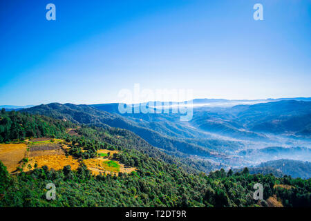 Un Gran Fondo una gran velle hermoso vista y mirador el granizo santa cruz de cajola xela quezaltenango ciudad del Valle Hermoso lugar onu Banque D'Images