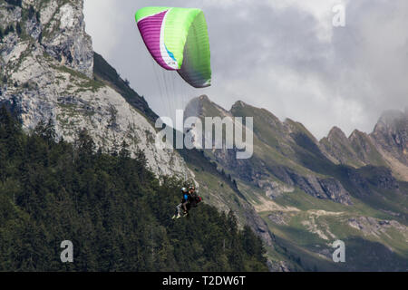 Le Parapente à Samoens, France Banque D'Images