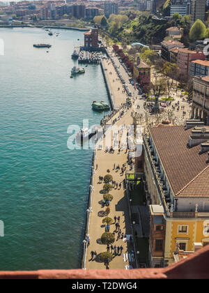 31/MARS/2019 BILBAO ESPAGNE Vues de Portugalete du Puente Colgante ou Puente de Bizkaia, journée ensoleillée Banque D'Images