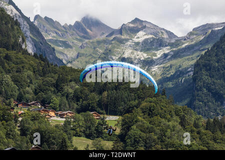 Le Parapente à Samoens, France Banque D'Images