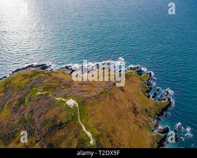 Chapelle sur une colline, au bord de la mer, dans le Devon. Banque D'Images