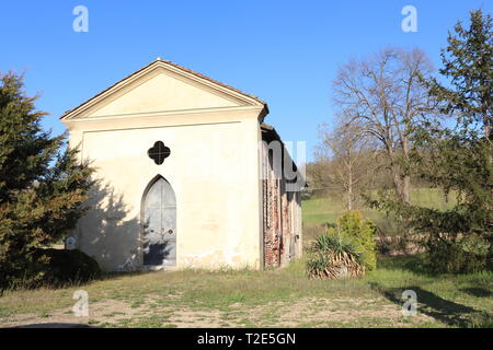 Belle vue partielle du pays près de Rocchetta Tanaro d'Asti, dans la région de Monferrato, à l'église de 'Ciappellette' Banque D'Images