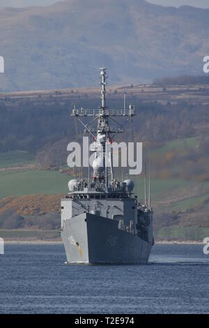 Gokova TCG (F496), un Gabya-classe (ou G-class frigate) exploité par la marine turque, passant Greenock à son arrivée pour l'exercice Joint Warrior 19-1. Banque D'Images