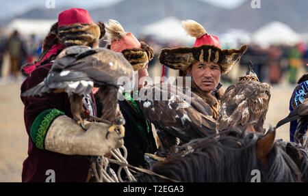 Bayan Ulgii, Mongolie, 3 octobre 2015 : Le chat chasseurs Eagle Banque D'Images