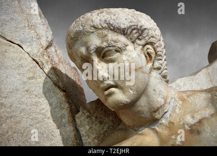 Gros plan d'une sculpture de secours Sebasteion Romain Oreste. Aphrodisias Aphrodisias, musée, Turquie. Oreste qui a cherché refuge à Banque D'Images