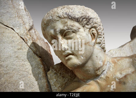 Près d'un relief Romain Sebasteion de l'Orestie, Aphrodisias Musée, Aphrodisias, Turquie. Oreste qui a cherché refuge à Banque D'Images