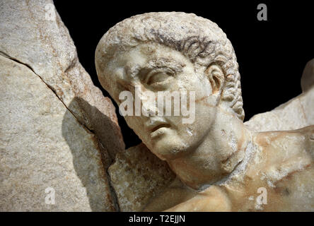 Près d'un relief Romain Sebasteion de l'Orestie, Aphrodisias Musée, Aphrodisias, Turquie. Oreste qui a cherché refuge à Banque D'Images