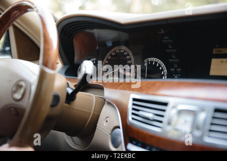 RIGA, Lettonie - août 28, 2018 : Mercedes-Benz Classe S W221. Photo éditorial - Été Banque D'Images