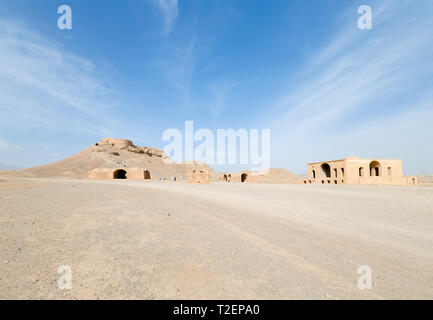 Zartoshtiyu Dakmeh-ye, aussi connu sous les tours du silence, près de Yazd, Iran Banque D'Images