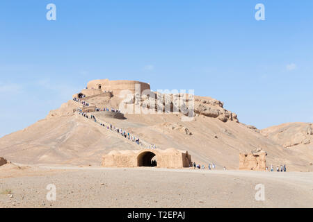 Zartoshtiyu Dakmeh-ye, aussi connu sous les tours du silence, près de Yazd, Iran Banque D'Images