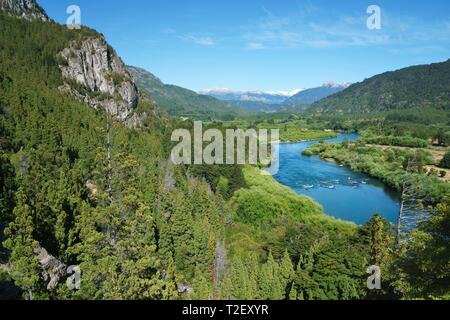 Paysage de montagne, Rio Futaleufu river valley, région de los Lagos, en Patagonie, au Chili Banque D'Images