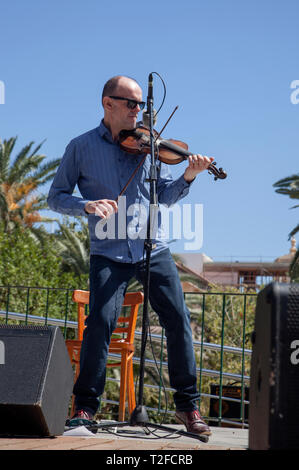 LAS PALMAS DE GRAN CANARIA, ESPAGNE - 31 Mars : Julie Fowlis et son groupe au Parque Doramas portez dans le cadre de programme libre Musica en El Parque, sur Banque D'Images