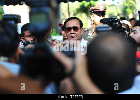 Beijing, la Thaïlande. 24Th Mar, 2019. Premier Ministre thaïlandais Prayut Chan-o-cha promenades pour voter au bureau de scrutin durant la première élection générale depuis le coup d'État de 2014 à Bangkok, Thaïlande, 24 mars 2019. Credit : Rachen Sageamsak/Xinhua/Alamy Live News Banque D'Images