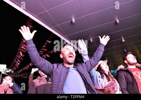 Ankara, Turquie. Mar 31, 2019. Les partisans de l'opposition officielle, le Parti républicain du peuple (CHP) se réunissent pour célébrer les résultats préliminaires dans les élections locales. Altan Crédit : Gochre/ZUMA/Alamy Fil Live News Banque D'Images