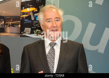 Ryanair ont lancé leurs premiers services de l''aéroport de Londres Southend. Glyn Jones, président-directeur général de l'Aviation Stobart auditoire d'adressage Banque D'Images