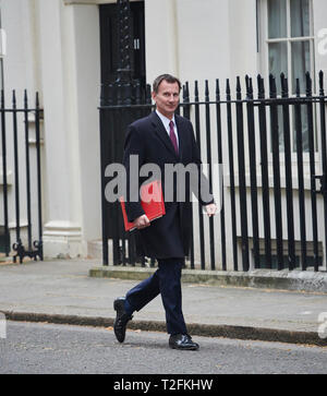 Londres, Royaume-Uni. Apr 02, 2019. Les ministres arrivent à Downing Street à l'avance de la réunion de crise avec le Premier Ministre, Londres, Royaume-Uni. 2ème apr 2019. Jeremy Hunt Secrétaire aux affaires étrangères Crédit : Thomas Bowles/Alamy Live News Banque D'Images