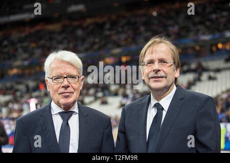 Paris, Frankreich. Apr 02, 2019. Grindel démissionne en tant que président DFB - Koch et Rauball Interimsspitze. Archives photos : le chef par intérim de la DFB Rainer KOCH (Président intérimaire/1er Vice-président DFB) avec Reinhard RAUBALL l. Le Président de la Ligue (DFL) Soccer Laenderspiel, Match amical, France (FRA) - Allemagne (GER) 2 : 0, le 13/11/2015 à Paris/France. Utilisation dans le monde entier | Credit : dpa/Alamy Live News Banque D'Images